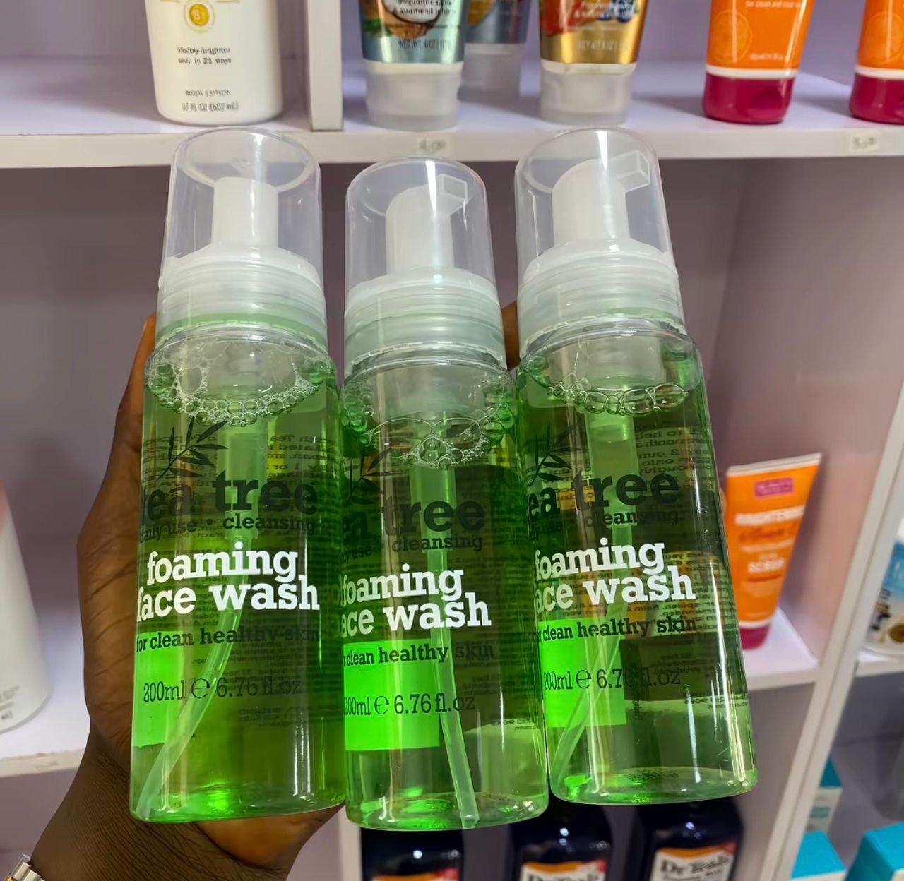 Tea tree foaming Face wash